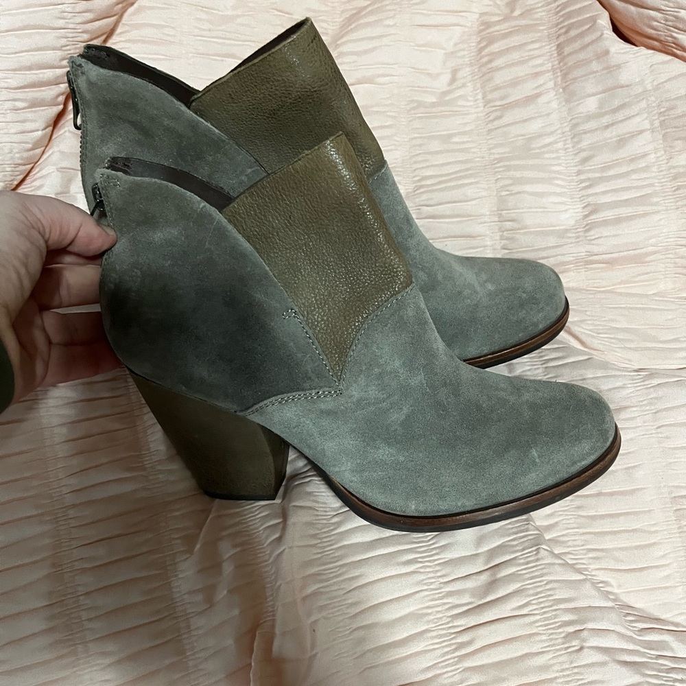Kork -ease booties - size 9.